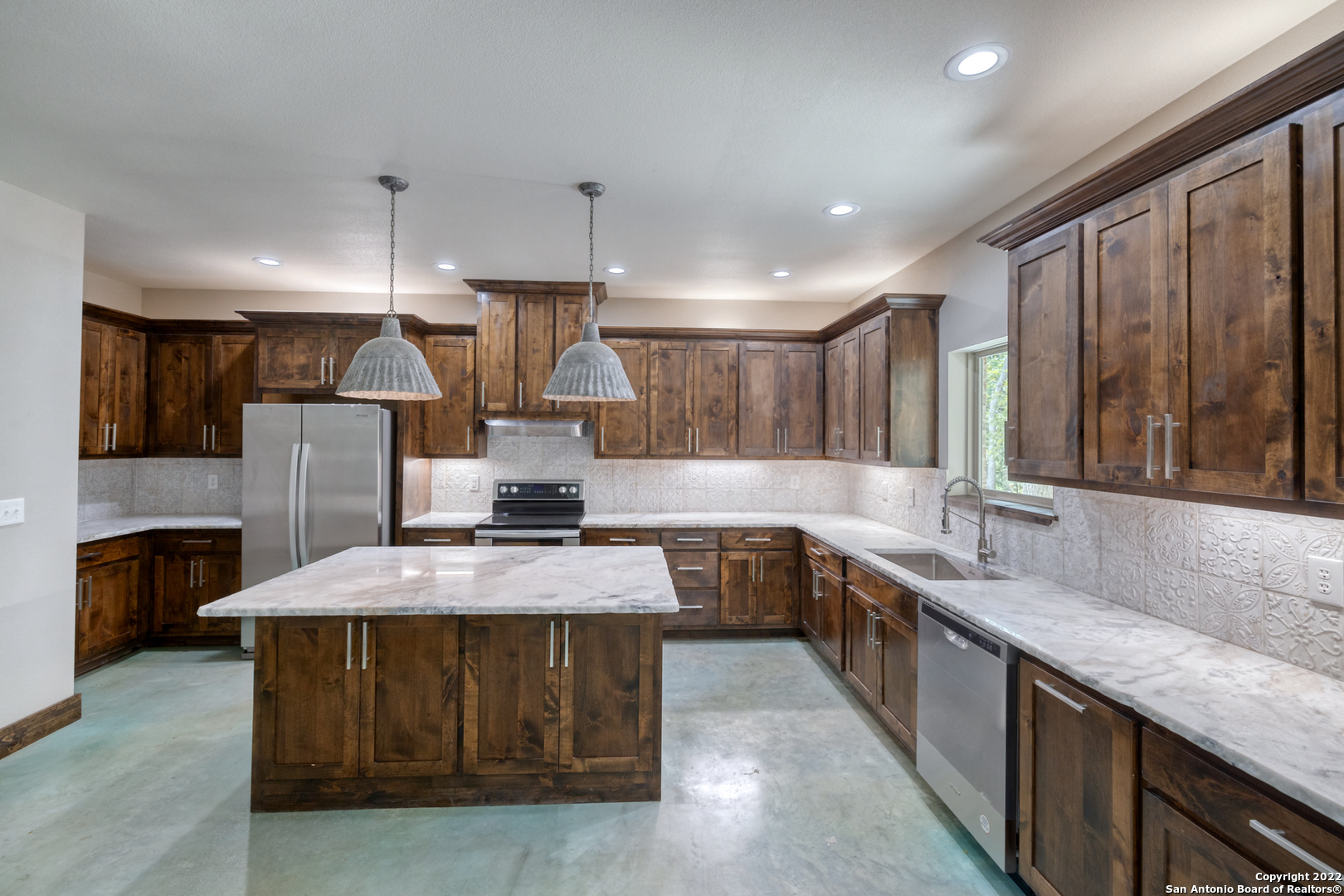 422 Red Wright Road Leakey TX 78873