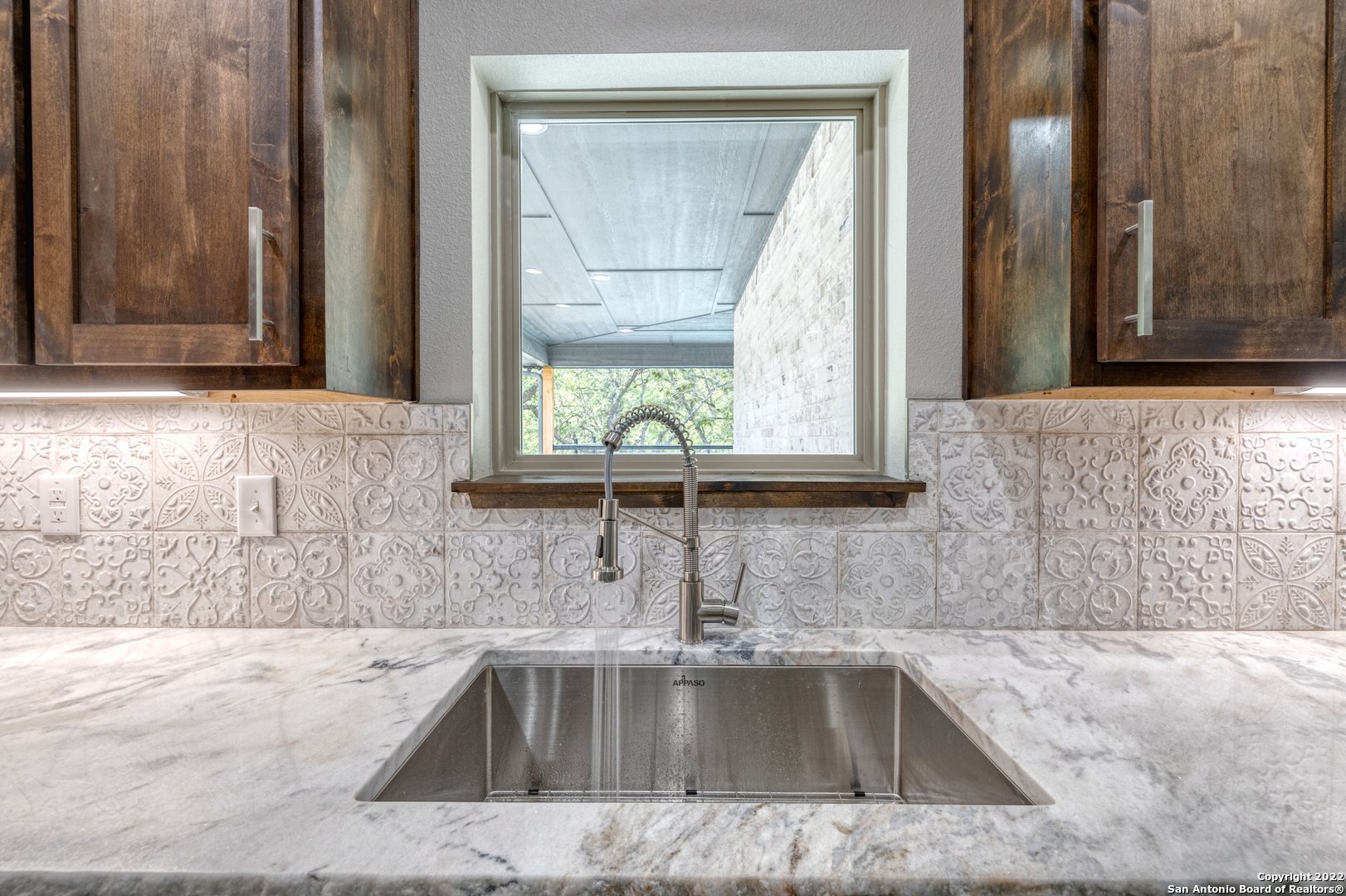 422 Red Wright Road Leakey TX 78873