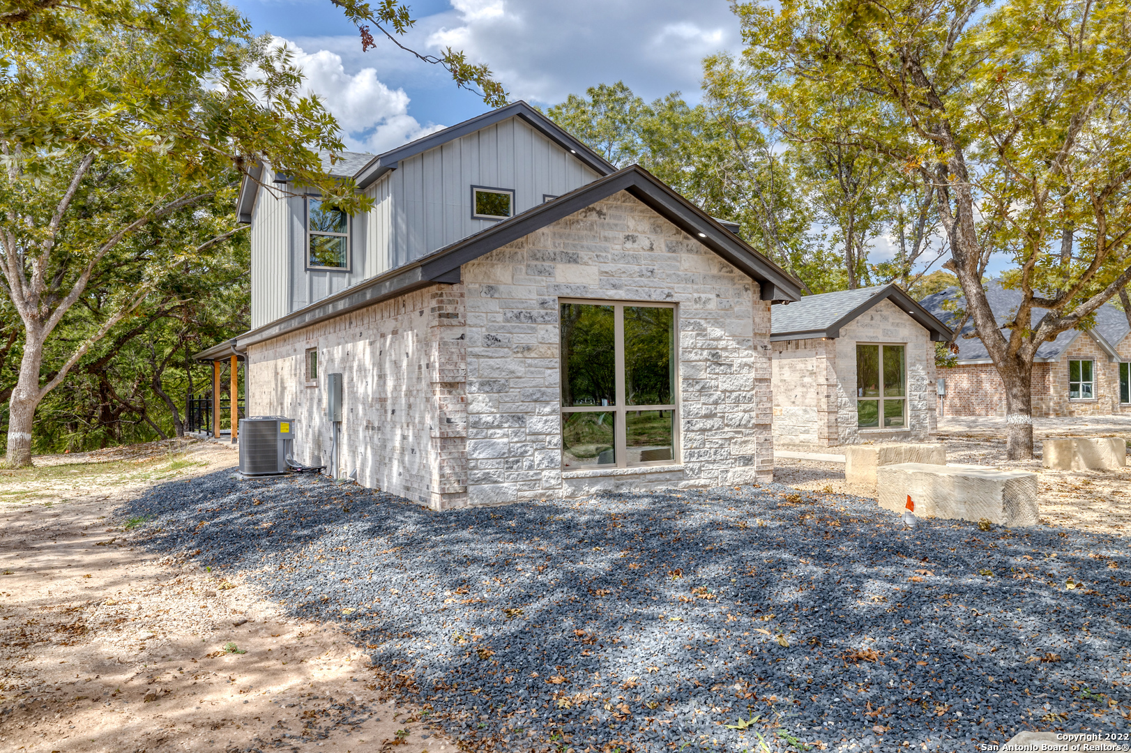 422 Red Wright Road Leakey TX 78873