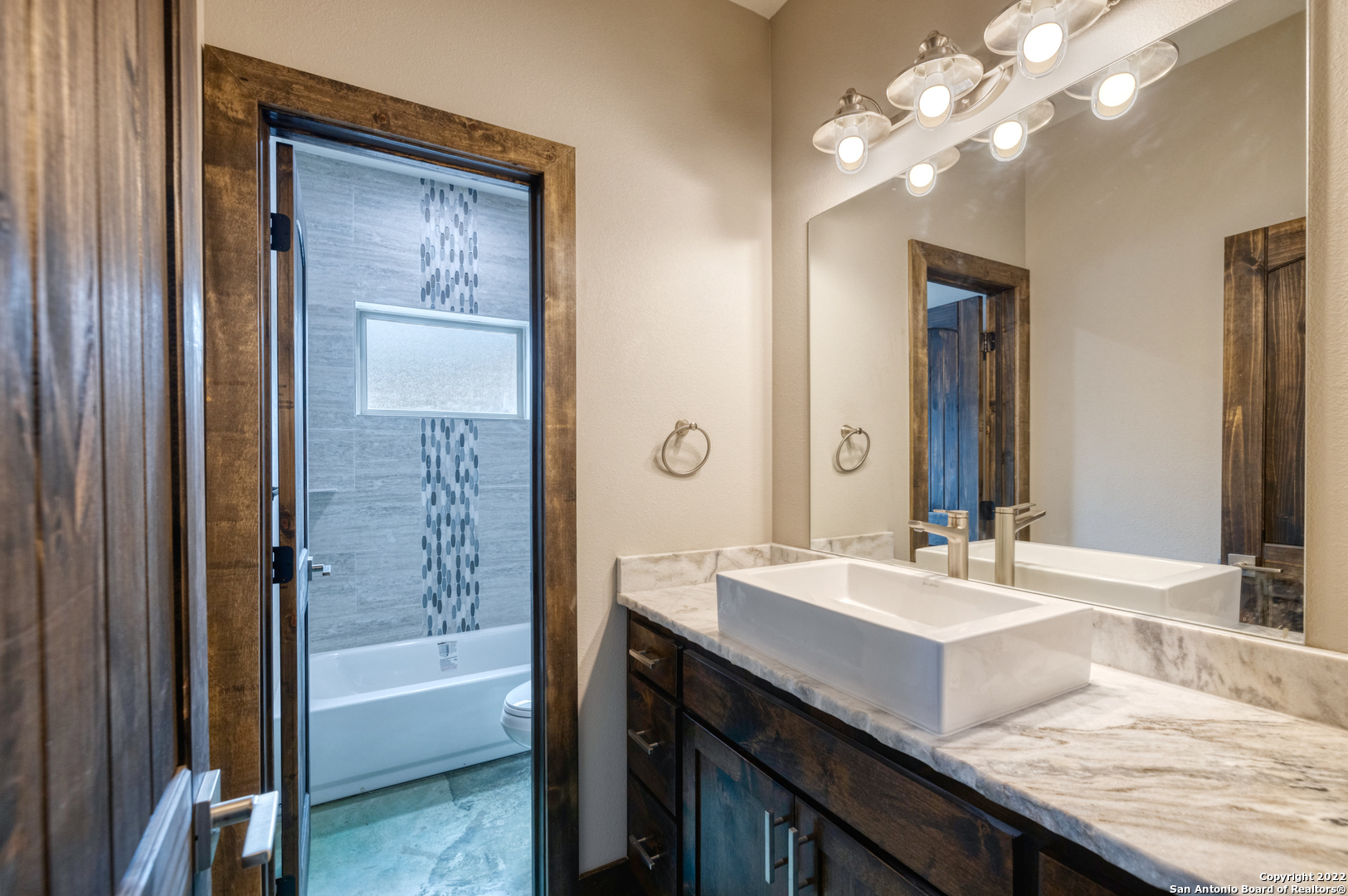 422 Red Wright Road Leakey TX 78873