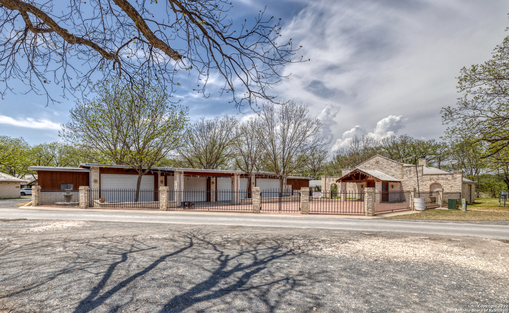 422 Red Wright Road Leakey TX 78873