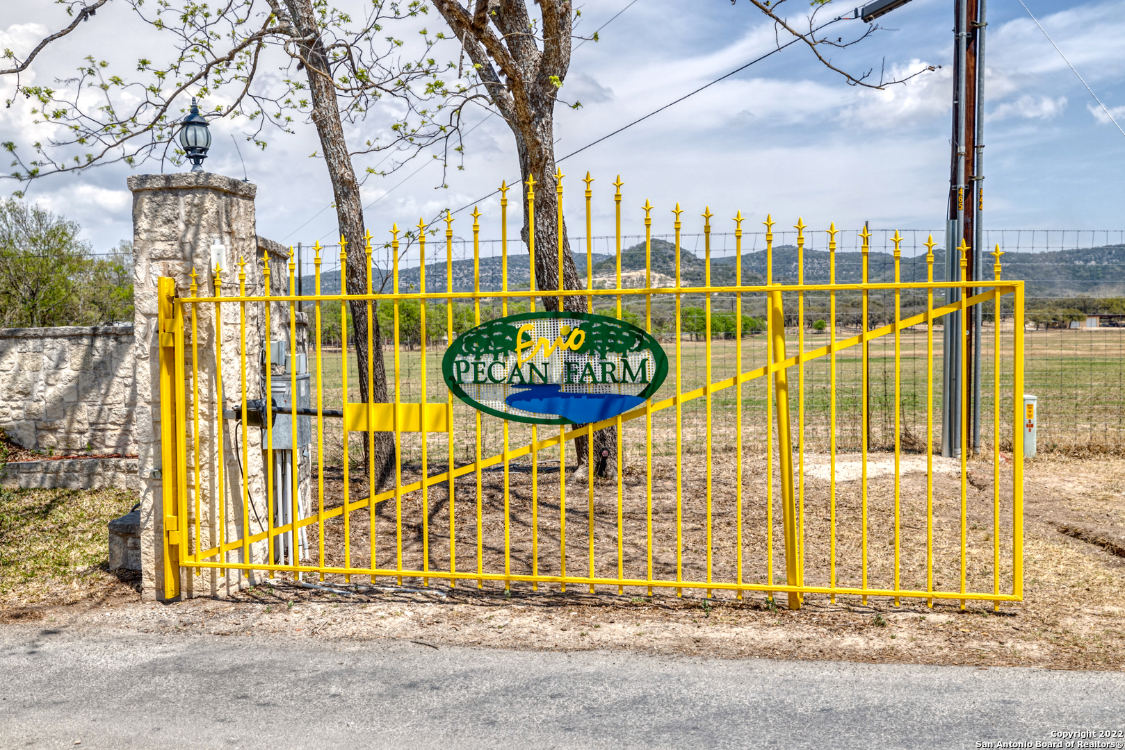 422 Red Wright Road Leakey TX 78873