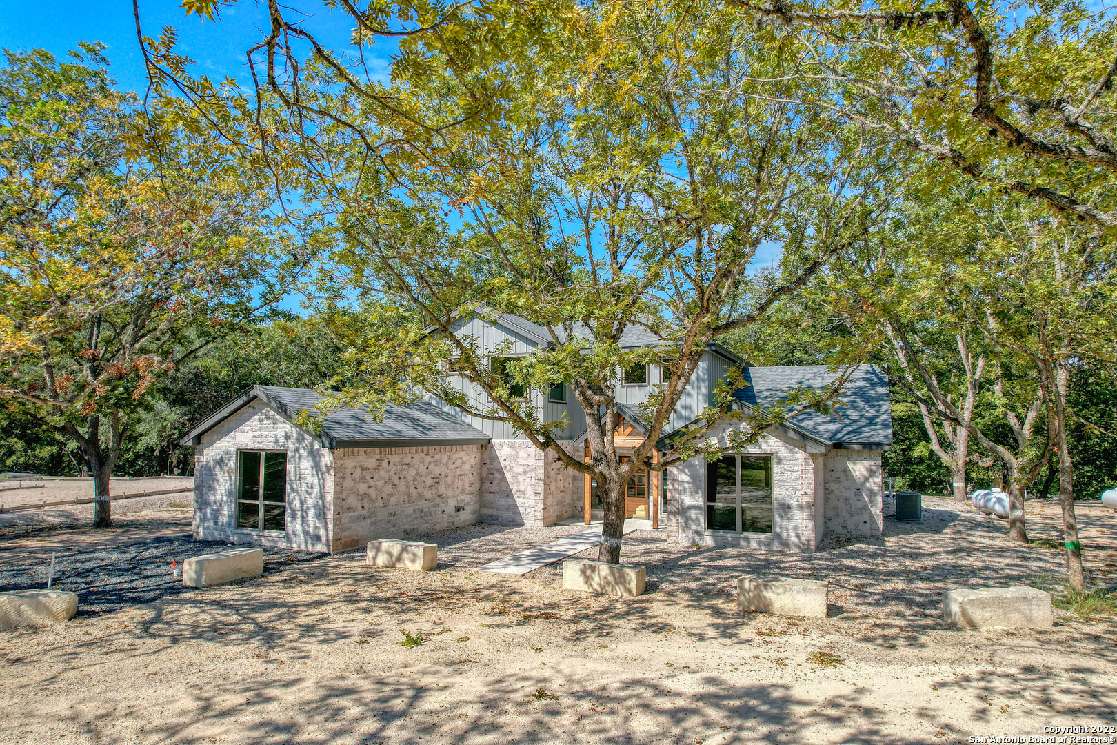 422 Red Wright Road Leakey TX 78873
