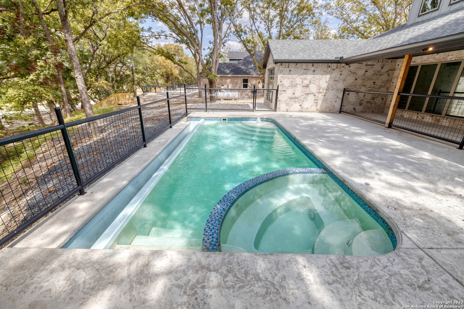 422 Red Wright Road Leakey TX 78873