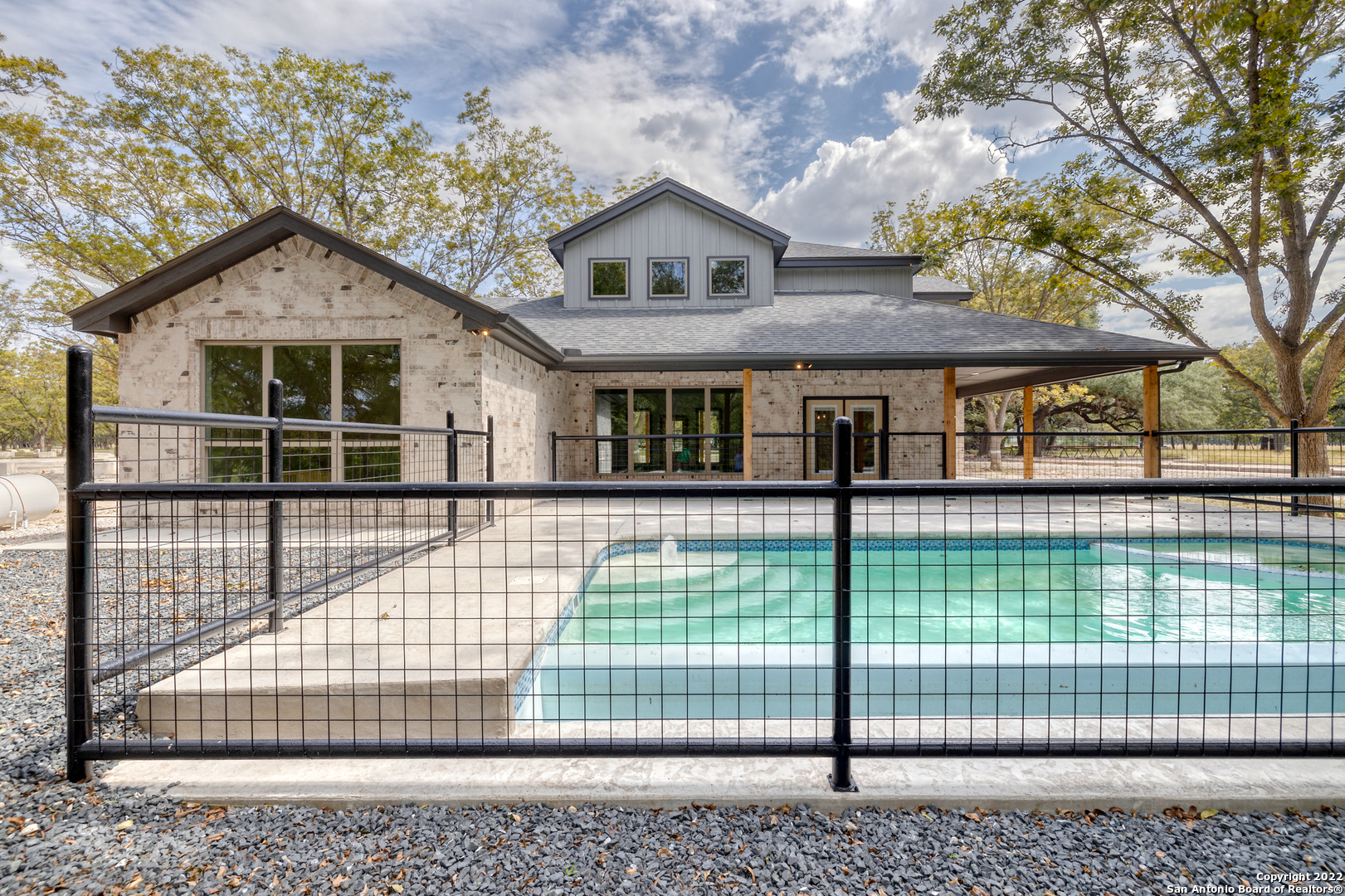 422 Red Wright Road Leakey TX 78873