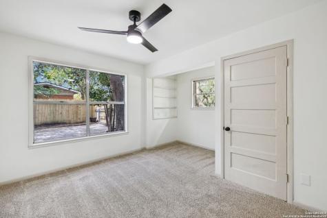 320 El Portal Hollywood Park TX 78232