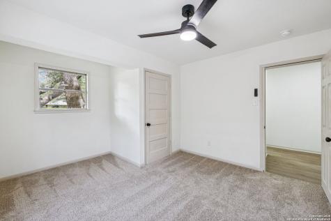 320 El Portal Hollywood Park TX 78232