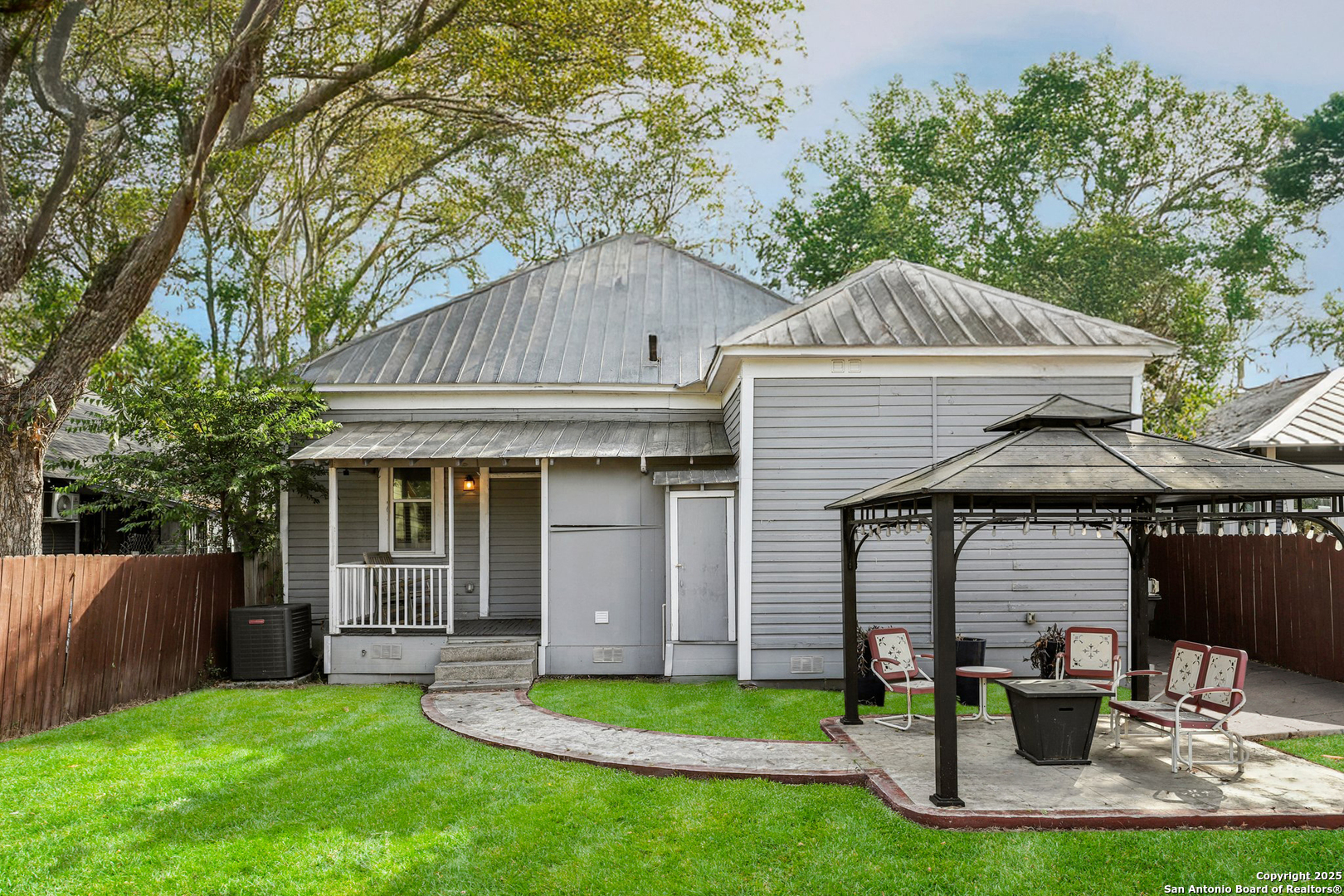 721 Saint James San Antonio TX 78202