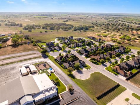 104 S Elise Drive La Vernia TX 78121