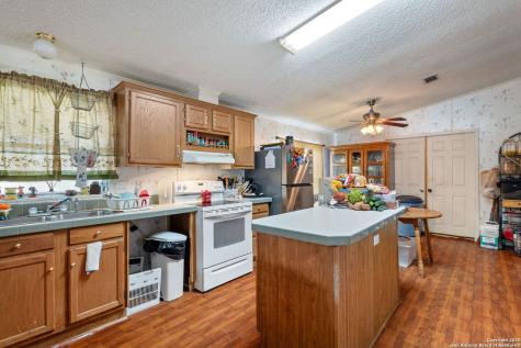 300 County Road 307 Floresville TX 78114