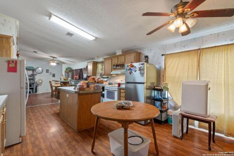 300 County Road 307 Floresville TX 78114