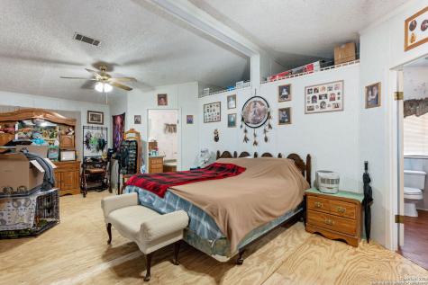 300 County Road 307 Floresville TX 78114