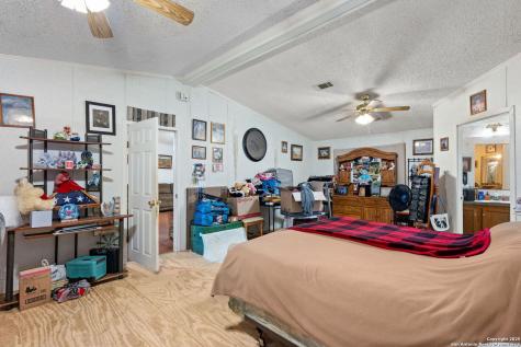 300 County Road 307 Floresville TX 78114