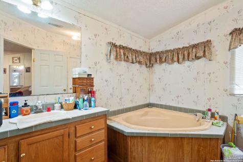 300 County Road 307 Floresville TX 78114