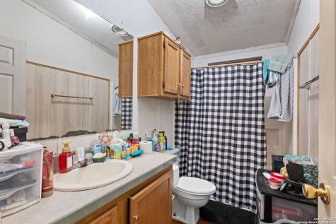 300 County Road 307 Floresville TX 78114