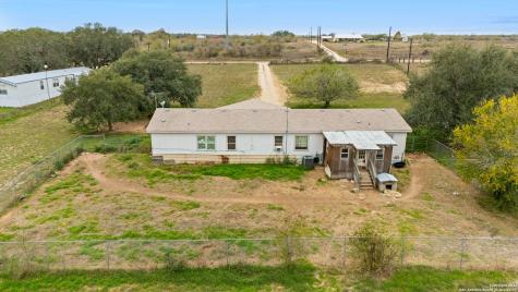 300 County Road 307 Floresville TX 78114