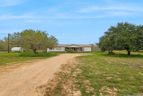 300 County Road 307 Floresville TX 78114