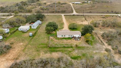 300 County Road 307 Floresville TX 78114