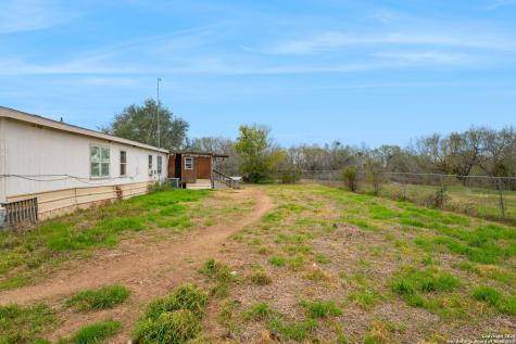 300 County Road 307 Floresville TX 78114