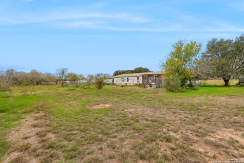 300 County Road 307 Floresville TX 78114