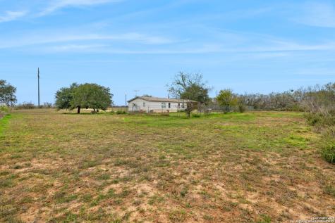 300 County Road 307 Floresville TX 78114