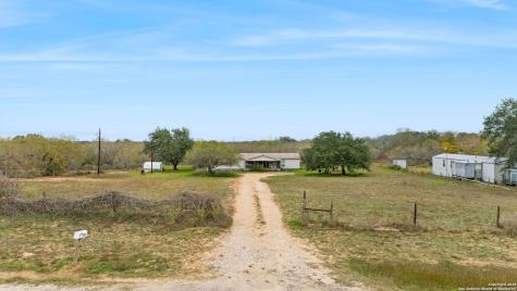 300 County Road 307 Floresville TX 78114