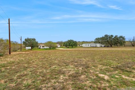 300 County Road 307 Floresville TX 78114