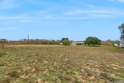 300 County Road 307 Floresville TX 78114