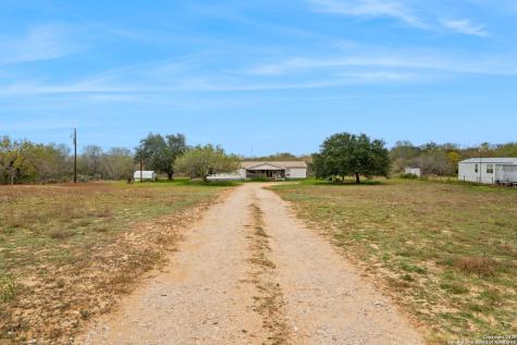 300 County Road 307 Floresville TX 78114