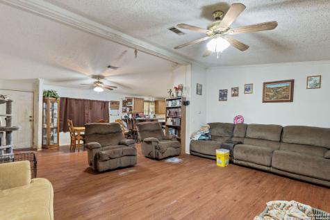 300 County Road 307 Floresville TX 78114