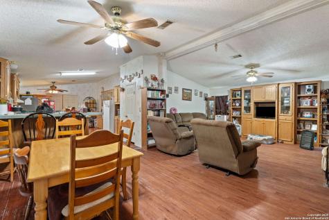 300 County Road 307 Floresville TX 78114