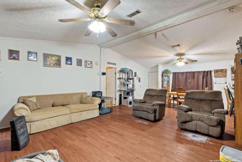 300 County Road 307 Floresville TX 78114