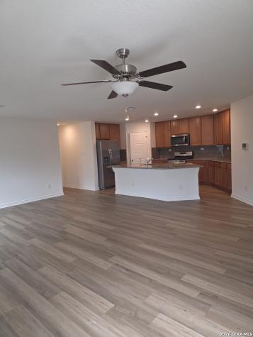 5031 Kayak Cove Elmendorf TX 78112