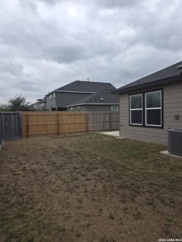 5031 Kayak Cove Elmendorf TX 78112