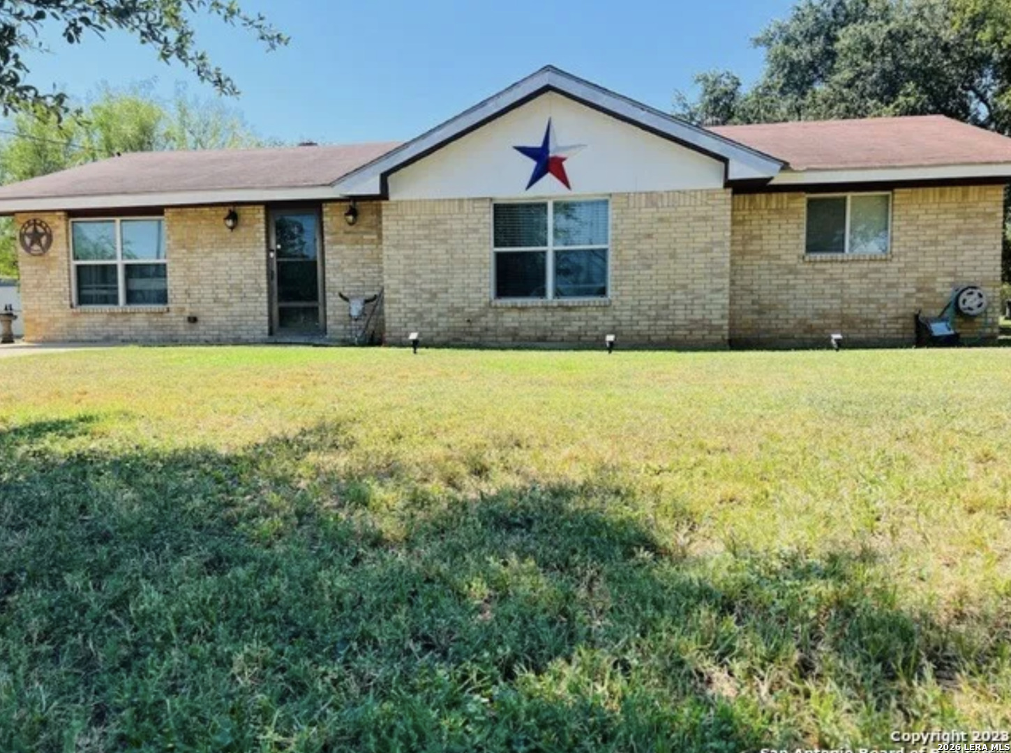 305 E Hugo Street Dilley TX 78017