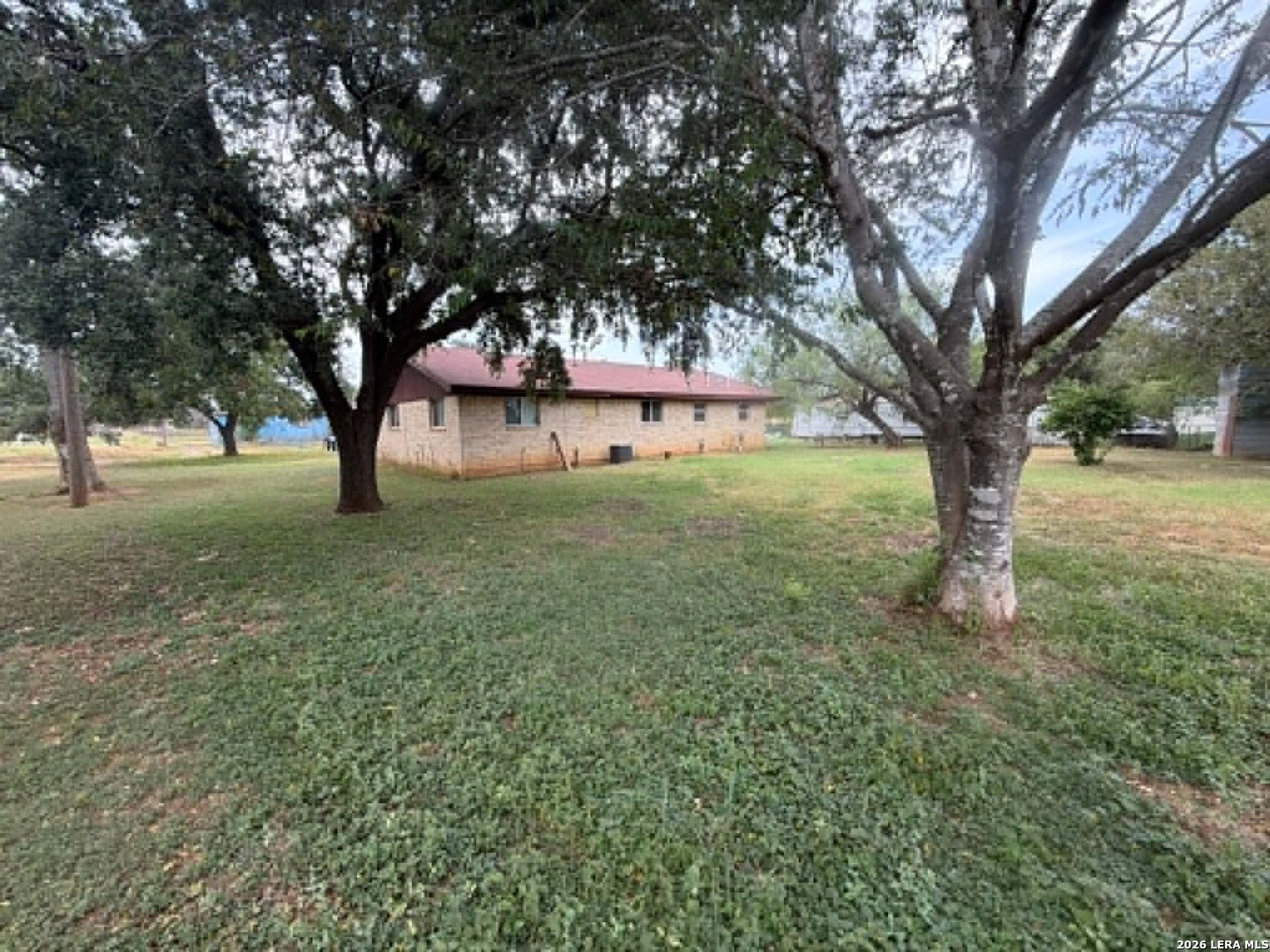 305 E Hugo Street Dilley TX 78017