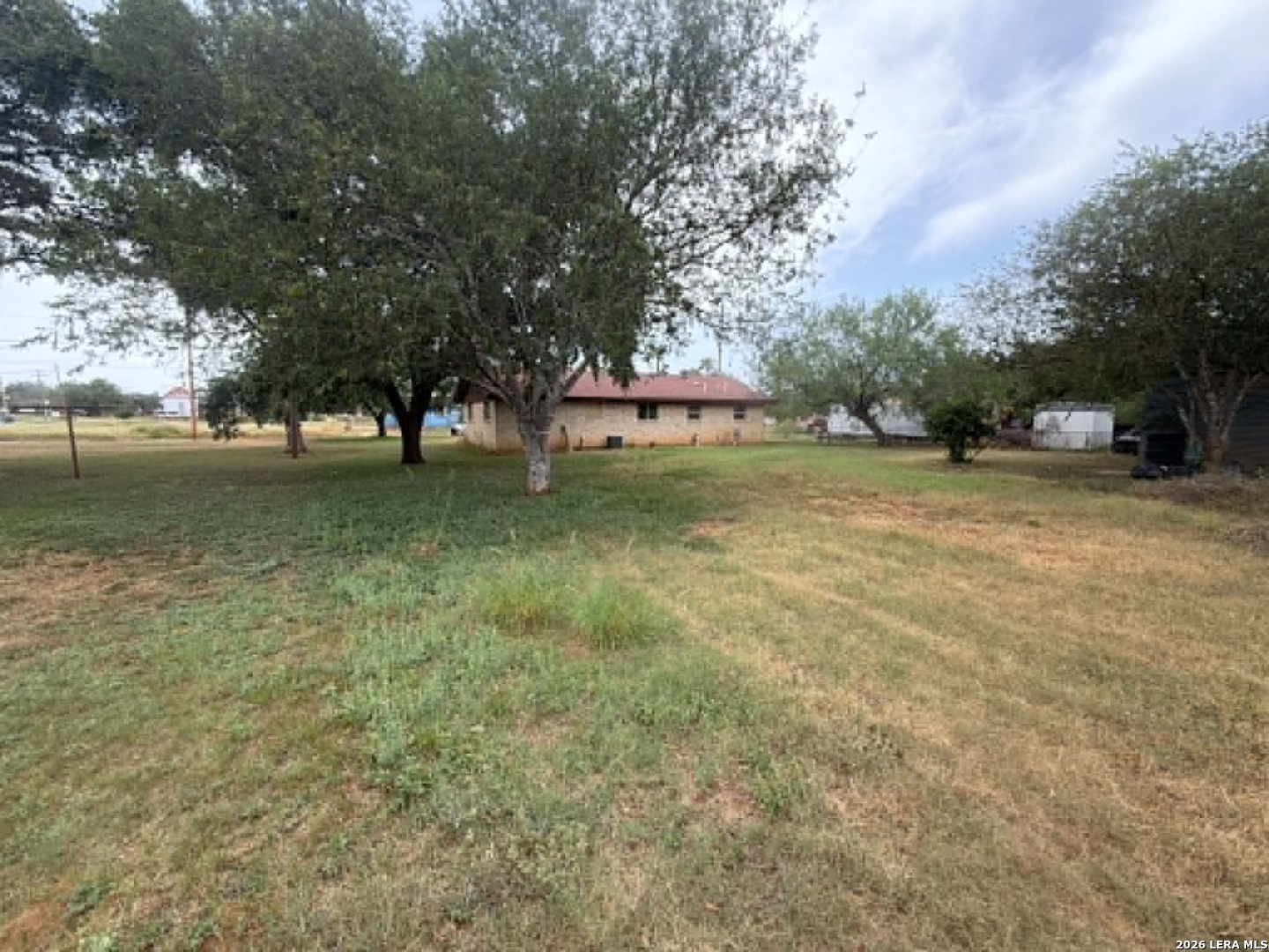 305 E Hugo Street Dilley TX 78017