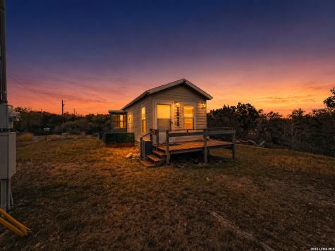 1372 N Lakeshore Bandera TX 78003