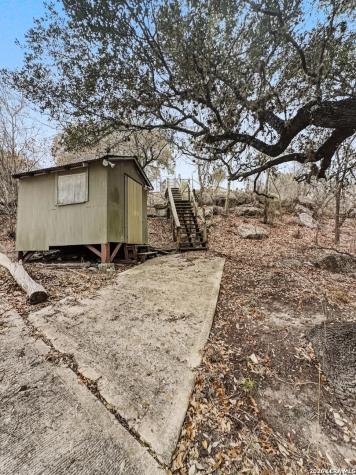 1372 N Lakeshore Bandera TX 78003