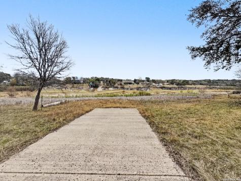 1372 N Lakeshore Bandera TX 78003