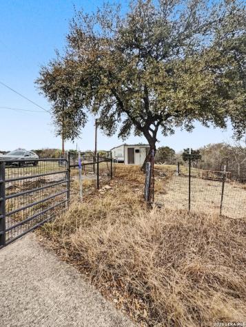 1372 N Lakeshore Bandera TX 78003