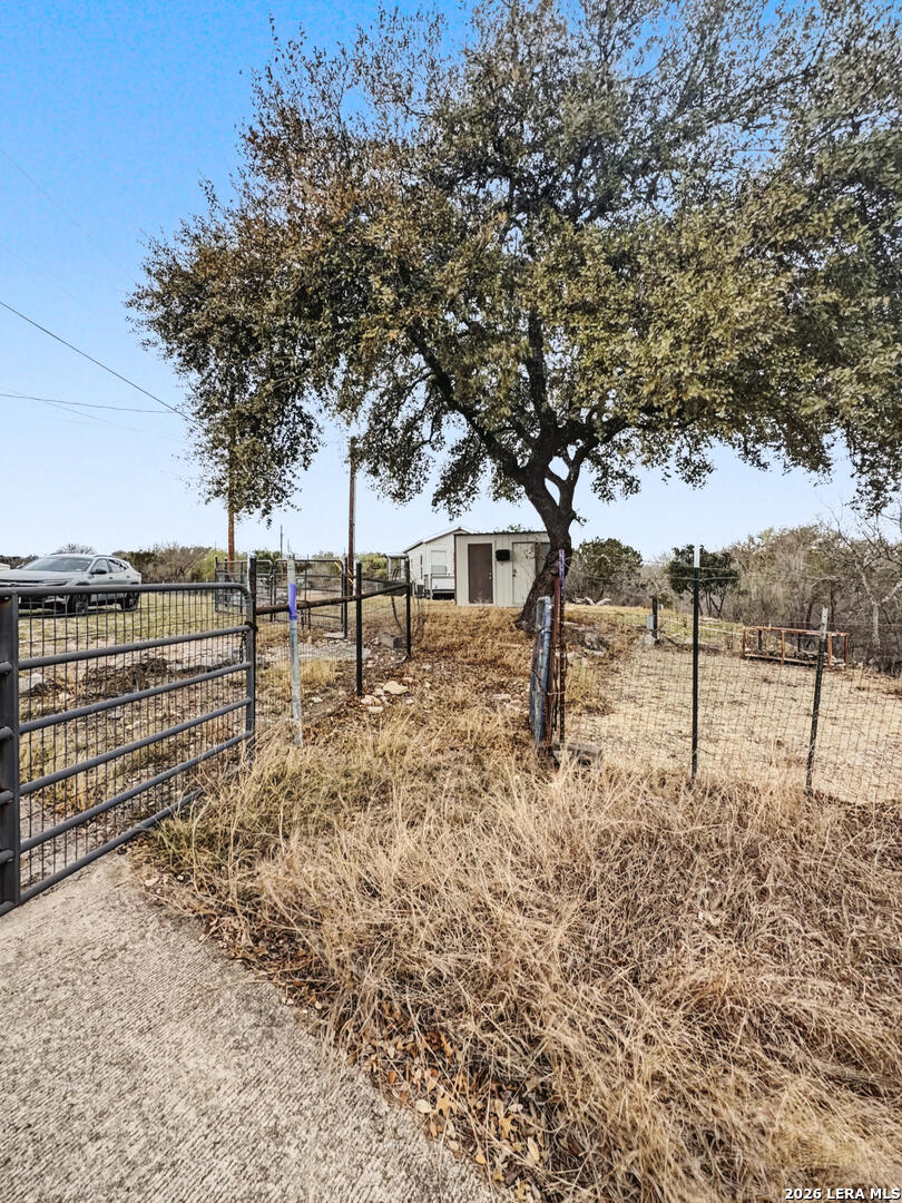 1372 N Lakeshore Bandera TX 78003