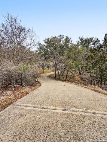 1372 N Lakeshore Bandera TX 78003