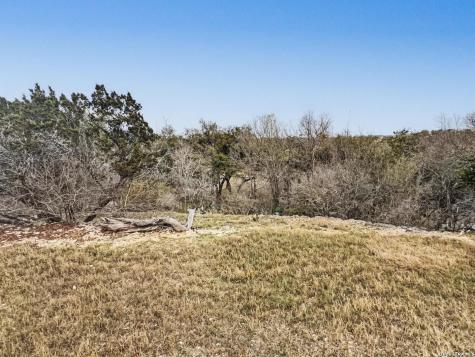 1372 N Lakeshore Bandera TX 78003