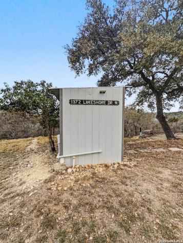 1372 N Lakeshore Bandera TX 78003