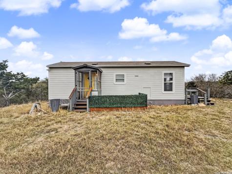 1372 N Lakeshore Bandera TX 78003