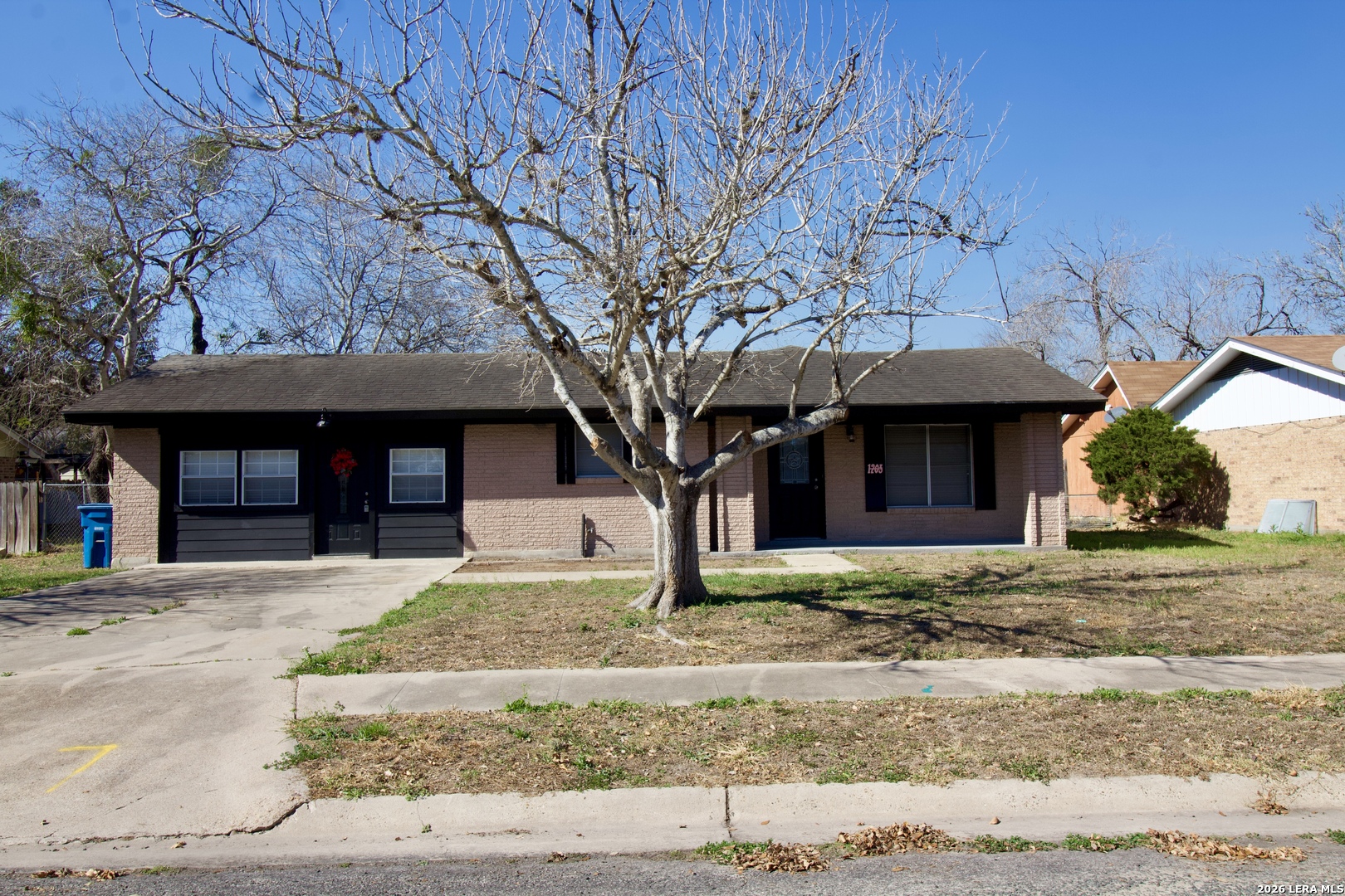 1203 Yosemite Beeville TX 78102