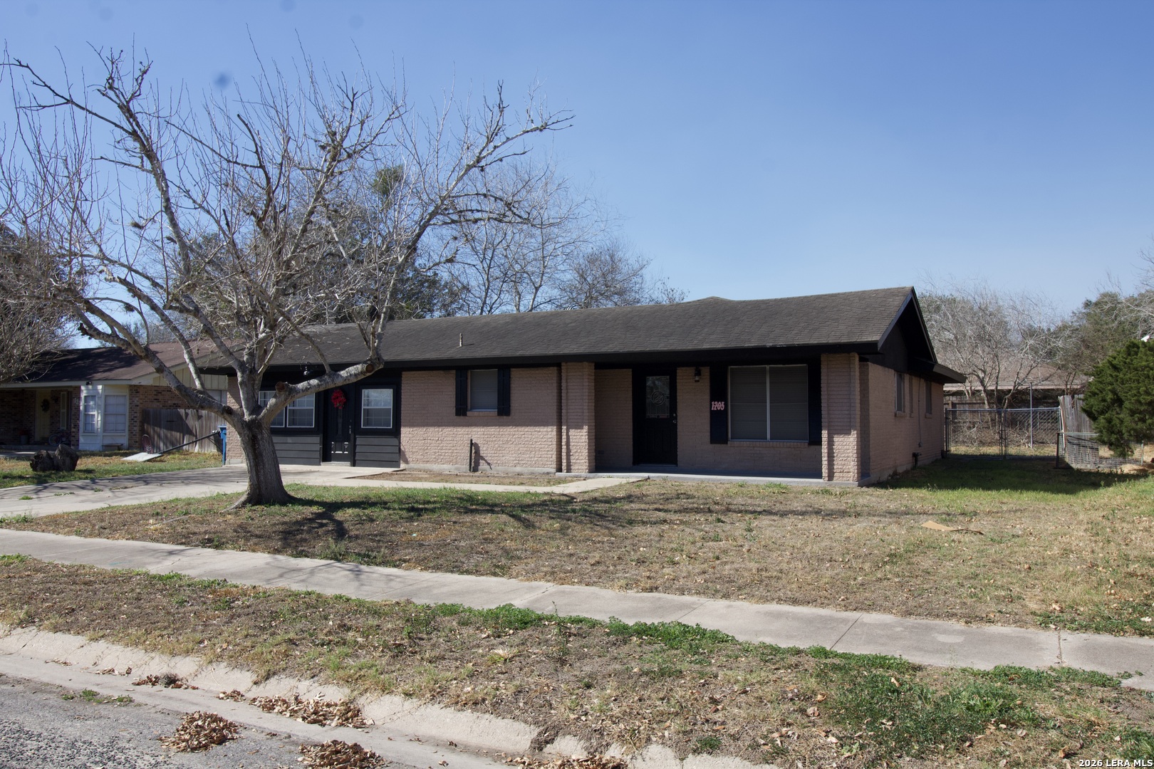 1203 Yosemite Beeville TX 78102
