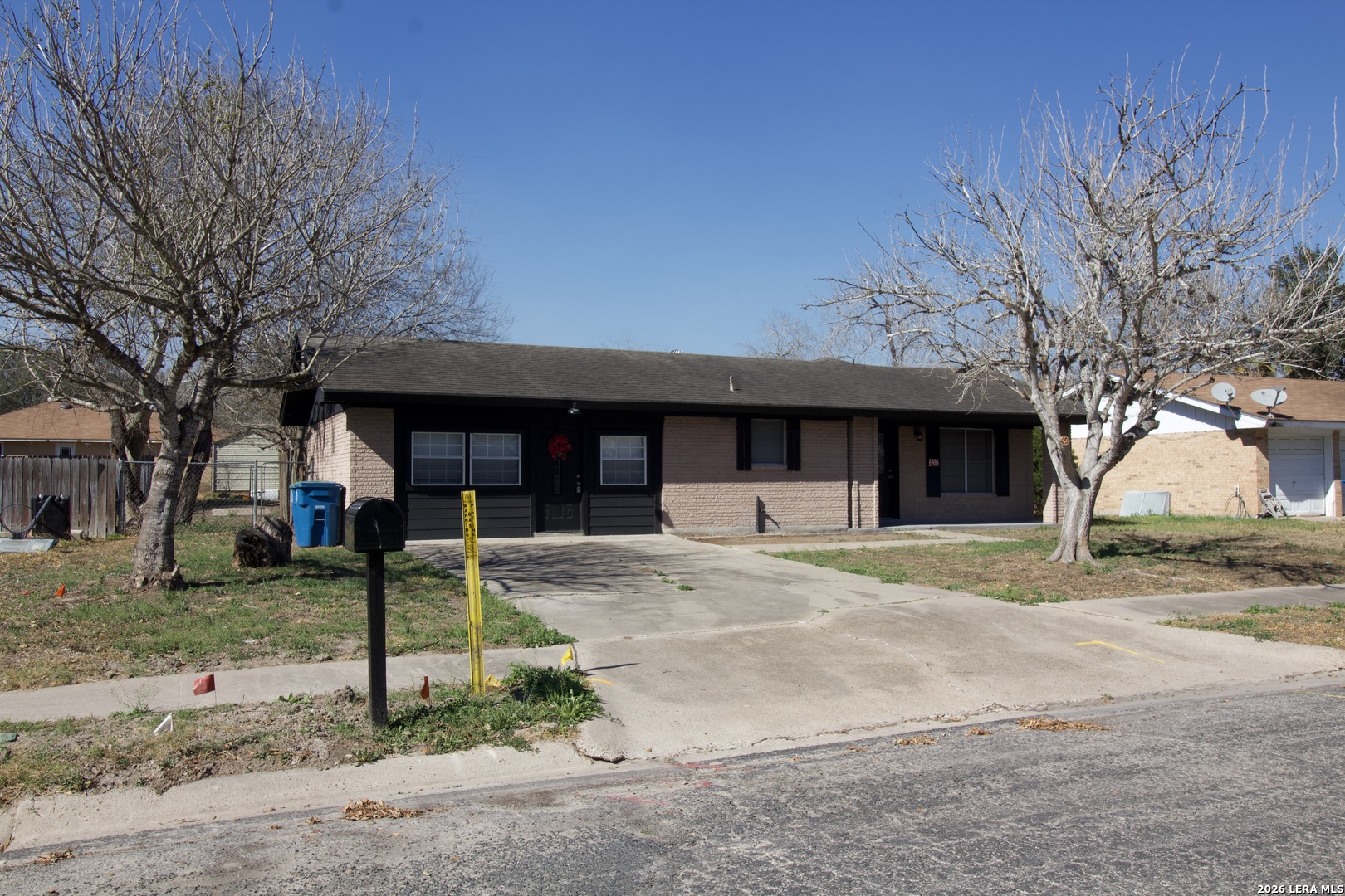 1203 Yosemite Beeville TX 78102