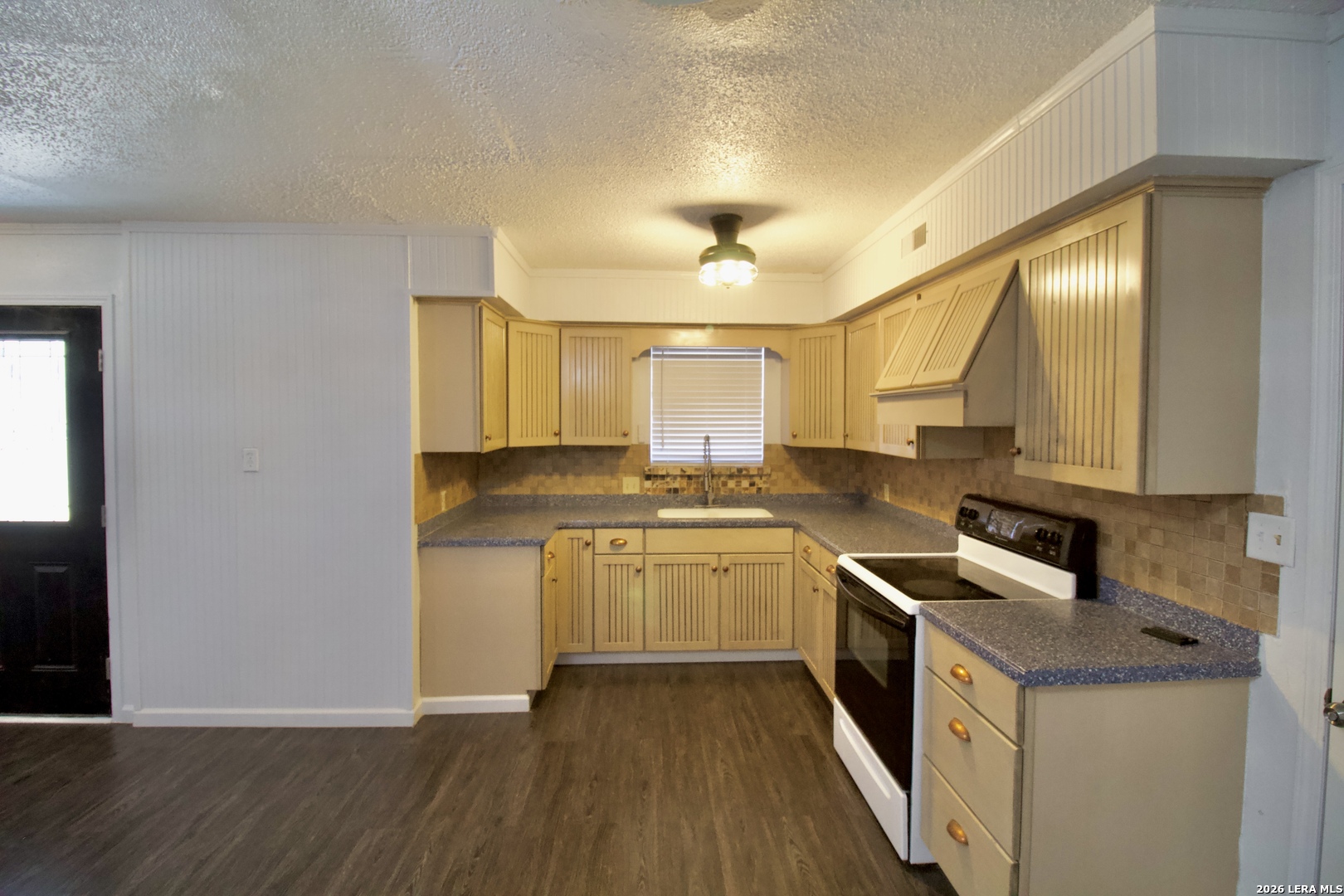 1203 Yosemite Beeville TX 78102